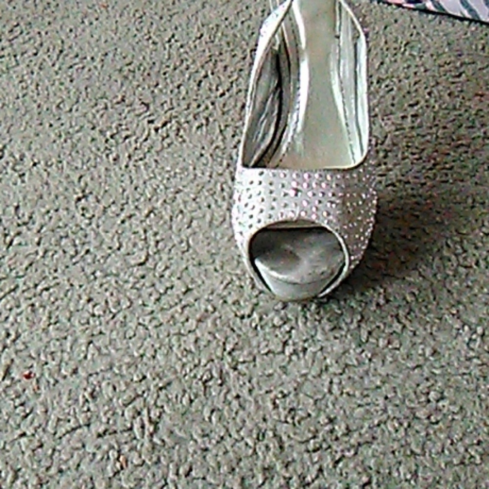 Heels - Picture 4 of 4